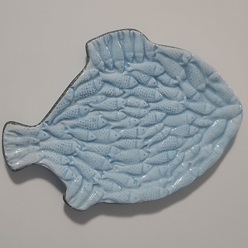 I Godinger & Co Home Essentials Ceramic Light Green 8" Embossed Fish Plate